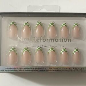 Nail Reformation Green and Cream Press-On Nails